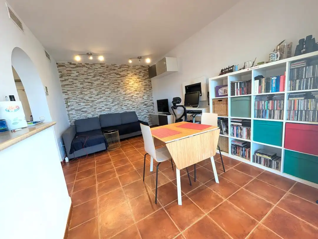 Wohnzimmer von Wohnung zum Verkauf in La Alcaidesa mit Klimaanlage, Heizung und Terrasse