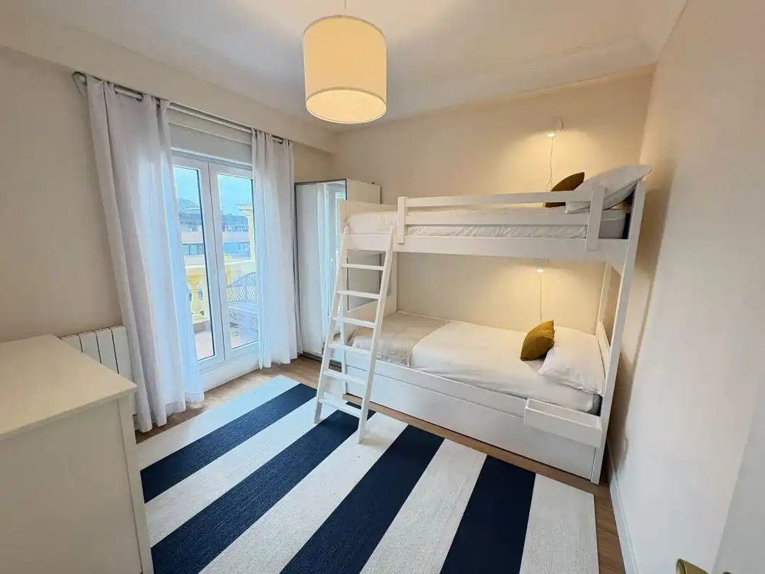 Schlafzimmer von Wohnung zur Miete in Donostia - San Sebastián  mit Heizung, Terrasse und Ofen