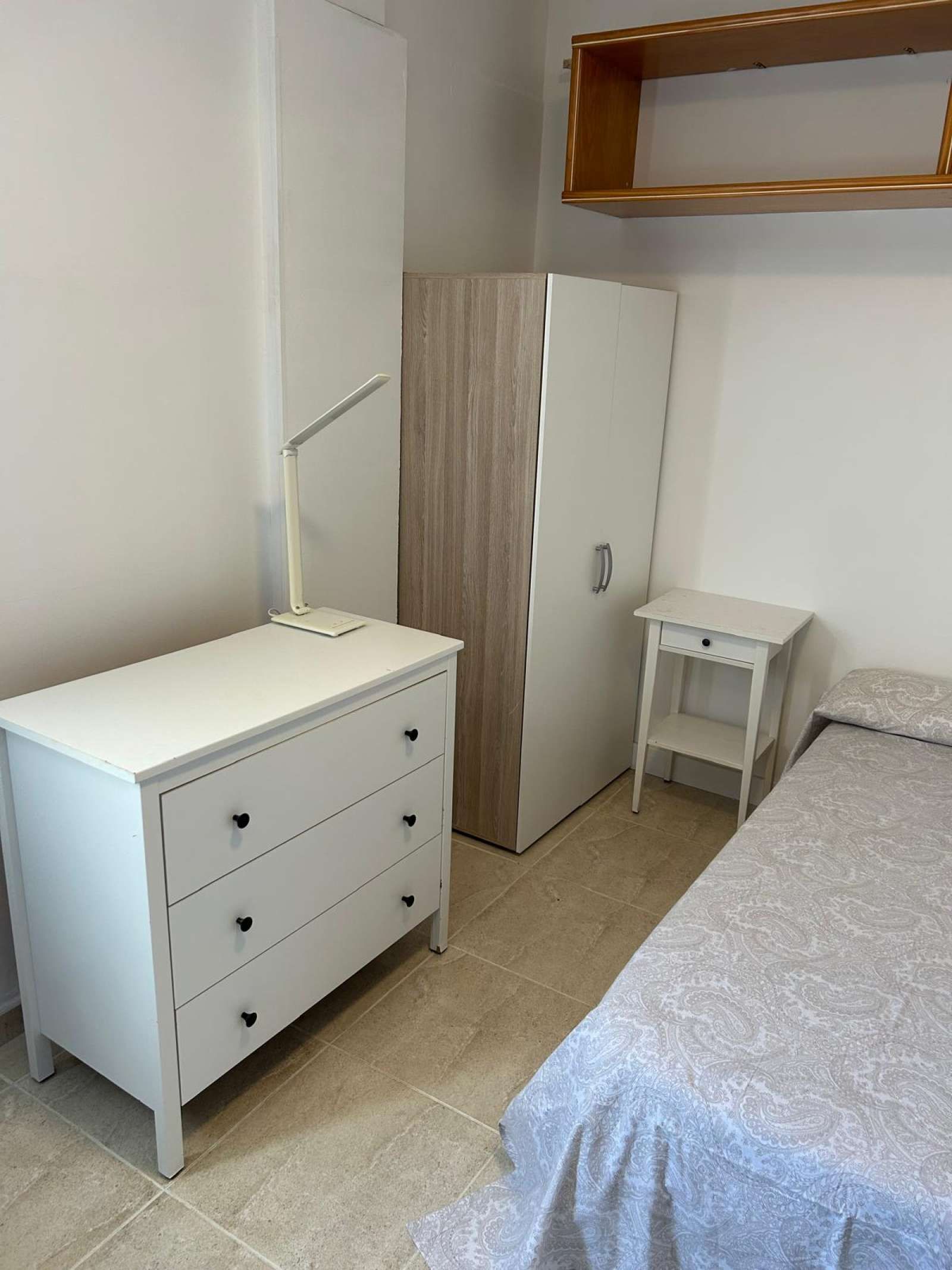 Bedroom of Flat to share in  Santa Cruz de Tenerife Capital  with Air Conditioner and Terrace
