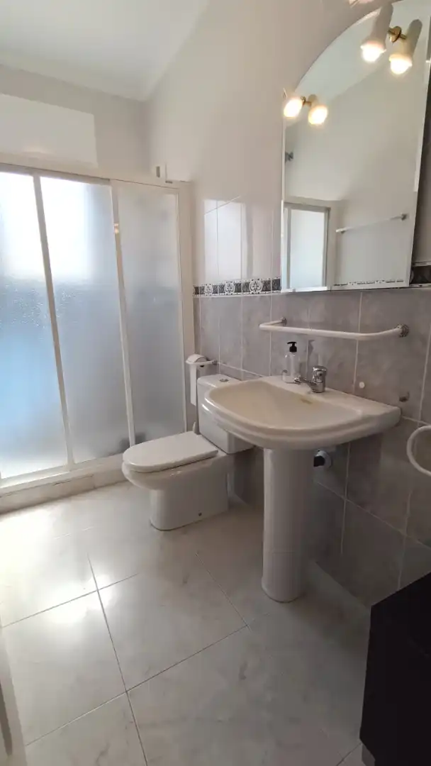 Bany de Casa o xalet en venda en Mont-roig del Camp amb Aire condicionat, Calefacció i Jardí privat