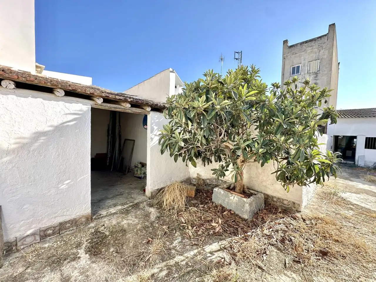 Vista exterior de Casa o xalet en venda en Sierra de Yeguas amb Jardí privat
