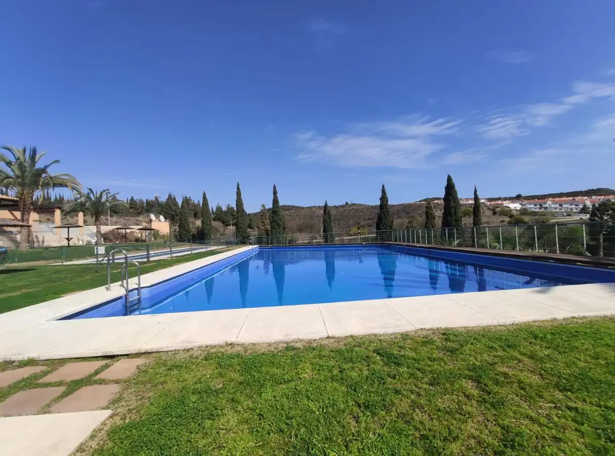 Piscina de Casa adosada en venta en Mijas con Aire acondicionado, Calefacción y Terraza