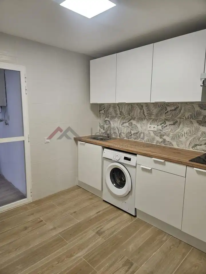 Cocina de Piso en venta en León Capital  con Calefacción, Terraza y Trastero