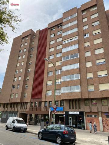 Piso en Venta en Reyes Católicos