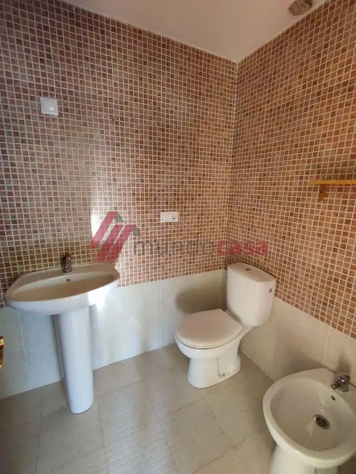 Bathroom of Flat for rent in Narón  with Heating, Parquet flooring and Storage room