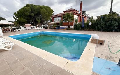 Piscina de Casa o xalet en venda en El Castillo de las Guardas amb Aire condicionat, Calefacció i Jardí privat