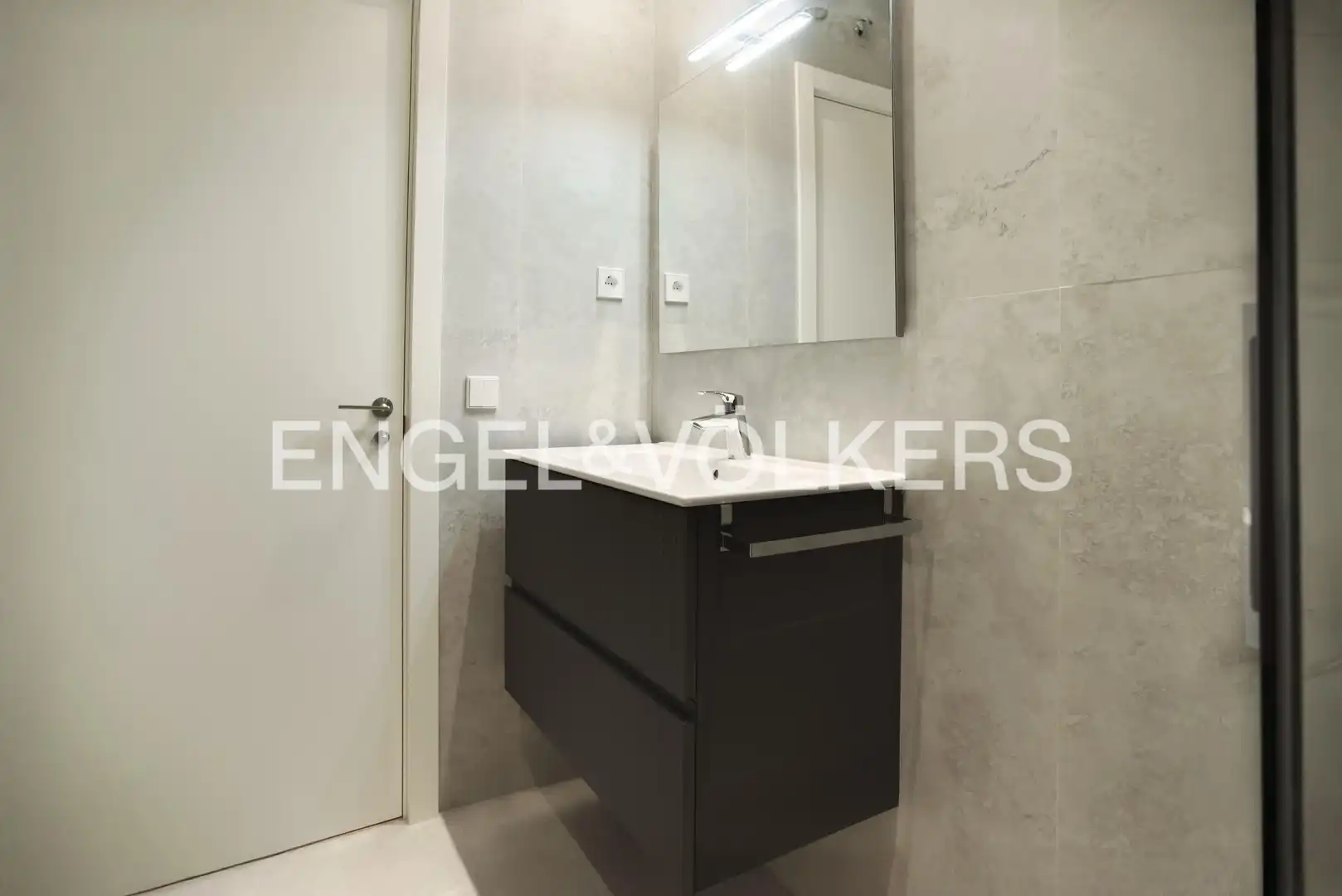 Bany de Apartament de lloguer en Madrid amb Aire condicionat i Calefacció