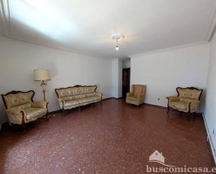 Sala d'estar de Pis en venda en Linares amb Calefacció i Terrassa