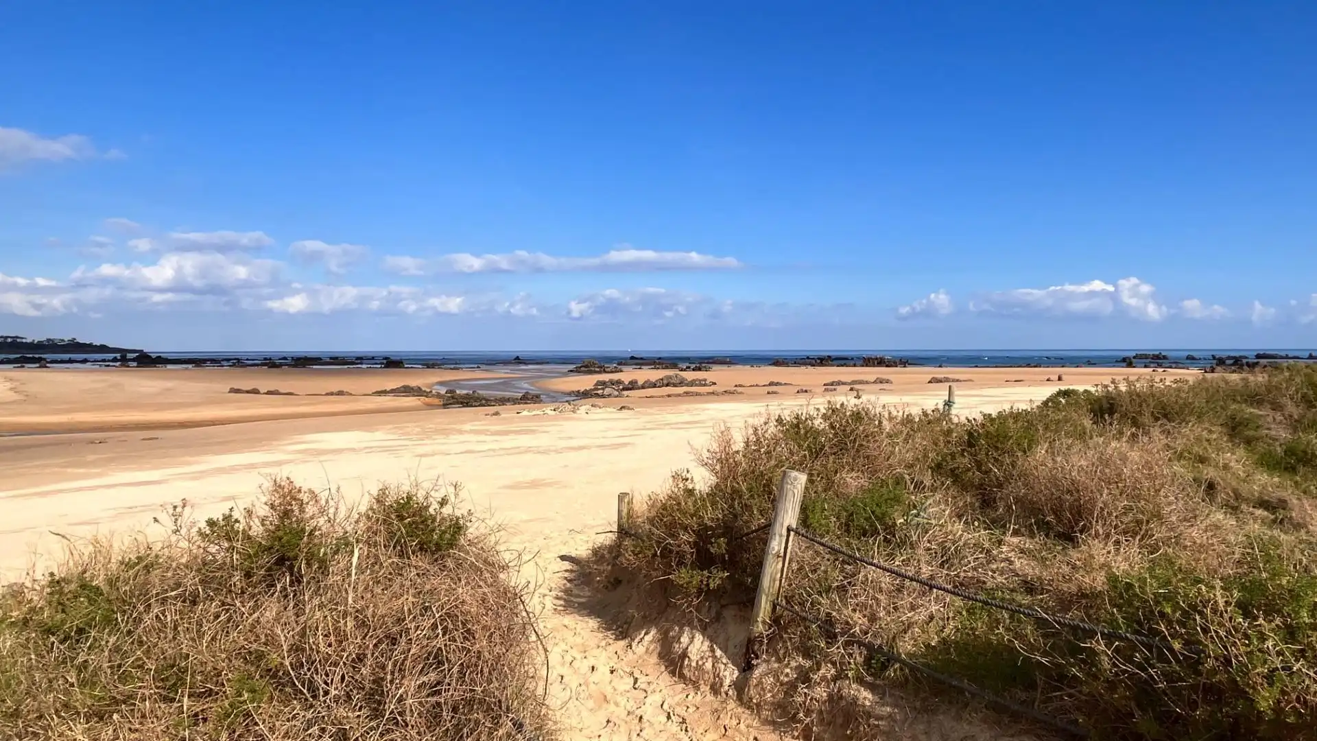 Vista exterior de Apartamento en venta en Noja con Terraza y Amueblado