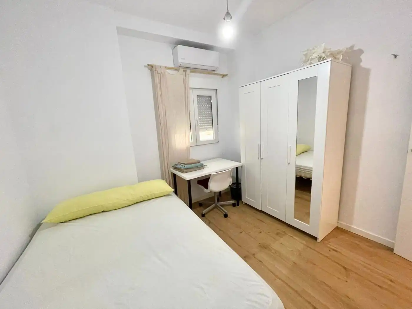 Habitación de Piso de alquiler en Valencia con Aire acondicionado, Calefacción y Parquet