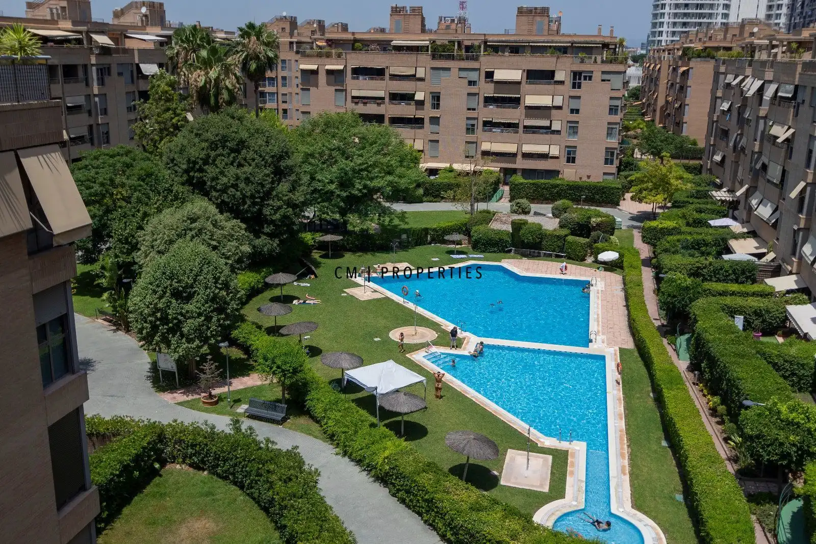 Piscina de Ático de alquiler en Valencia con Aire acondicionado, Calefacción y Trastero