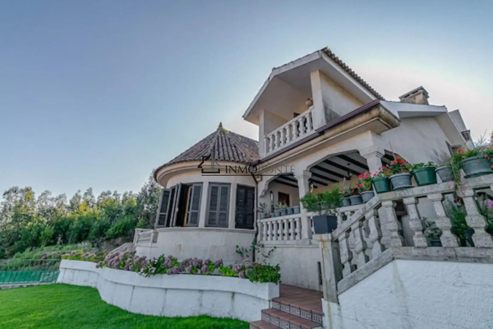 Casa con jardín en venta en San Salvador - Caeira