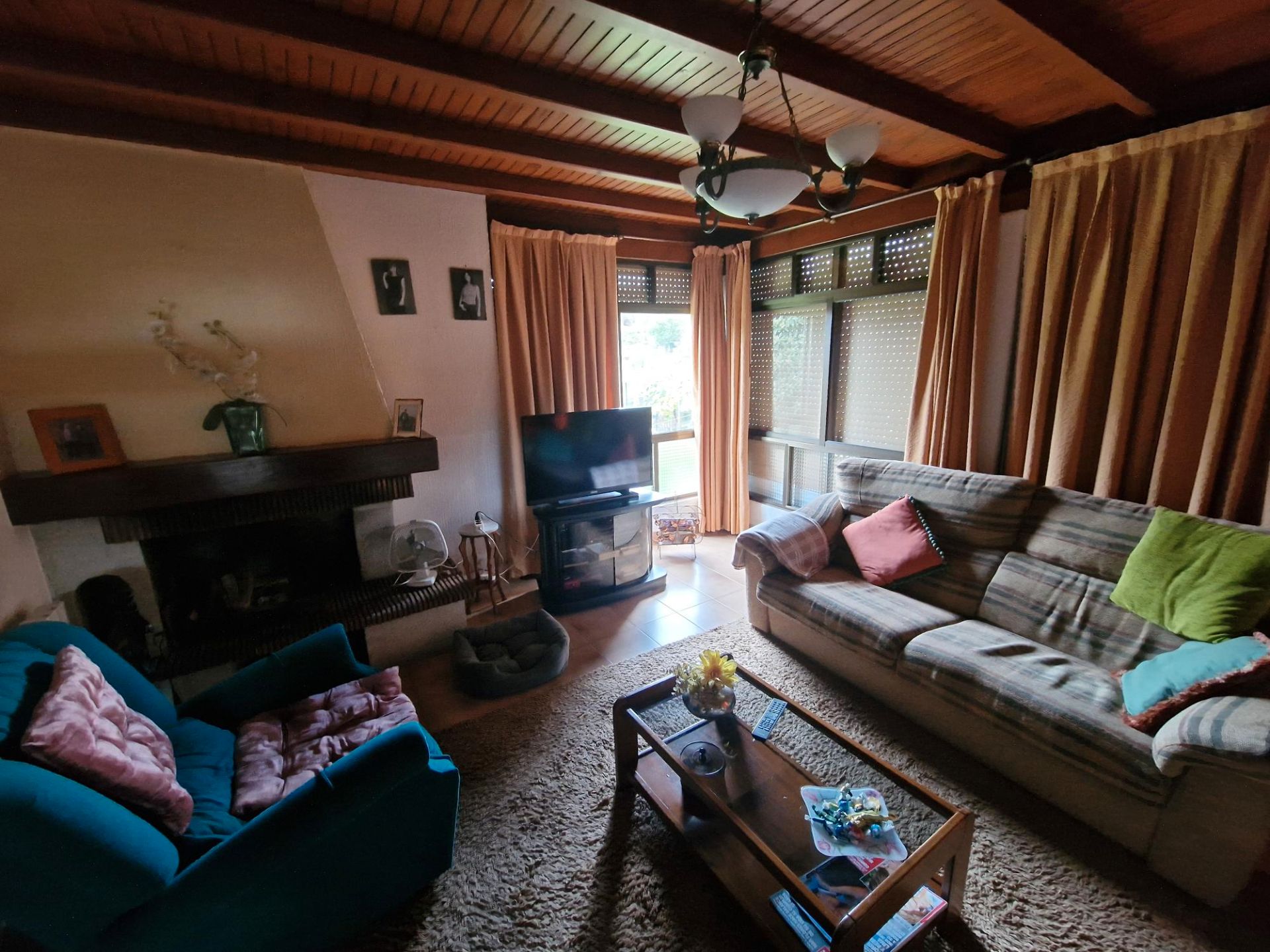 Sala d'estar de Casa o xalet en venda en San Cibrao das Viñas amb Calefacció, Jardí privat i Terrassa