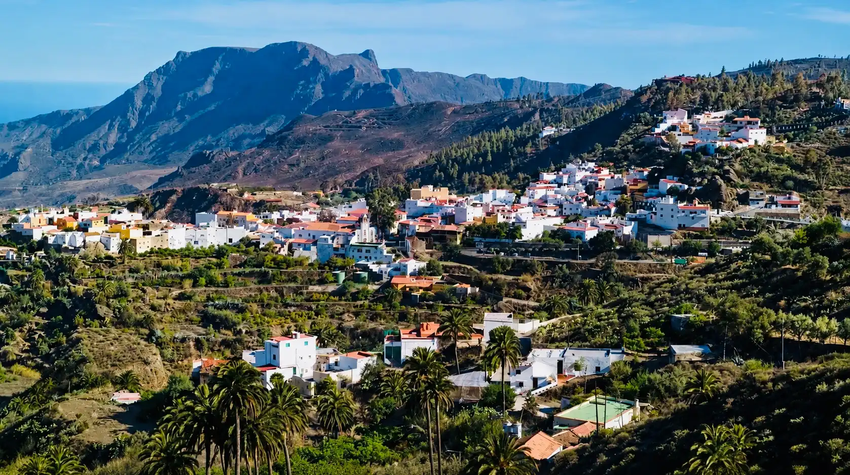 Vista exterior de Casa adosada en venda en San Bartolomé de Tirajana amb Aire condicionat, Calefacció i Jardí privat