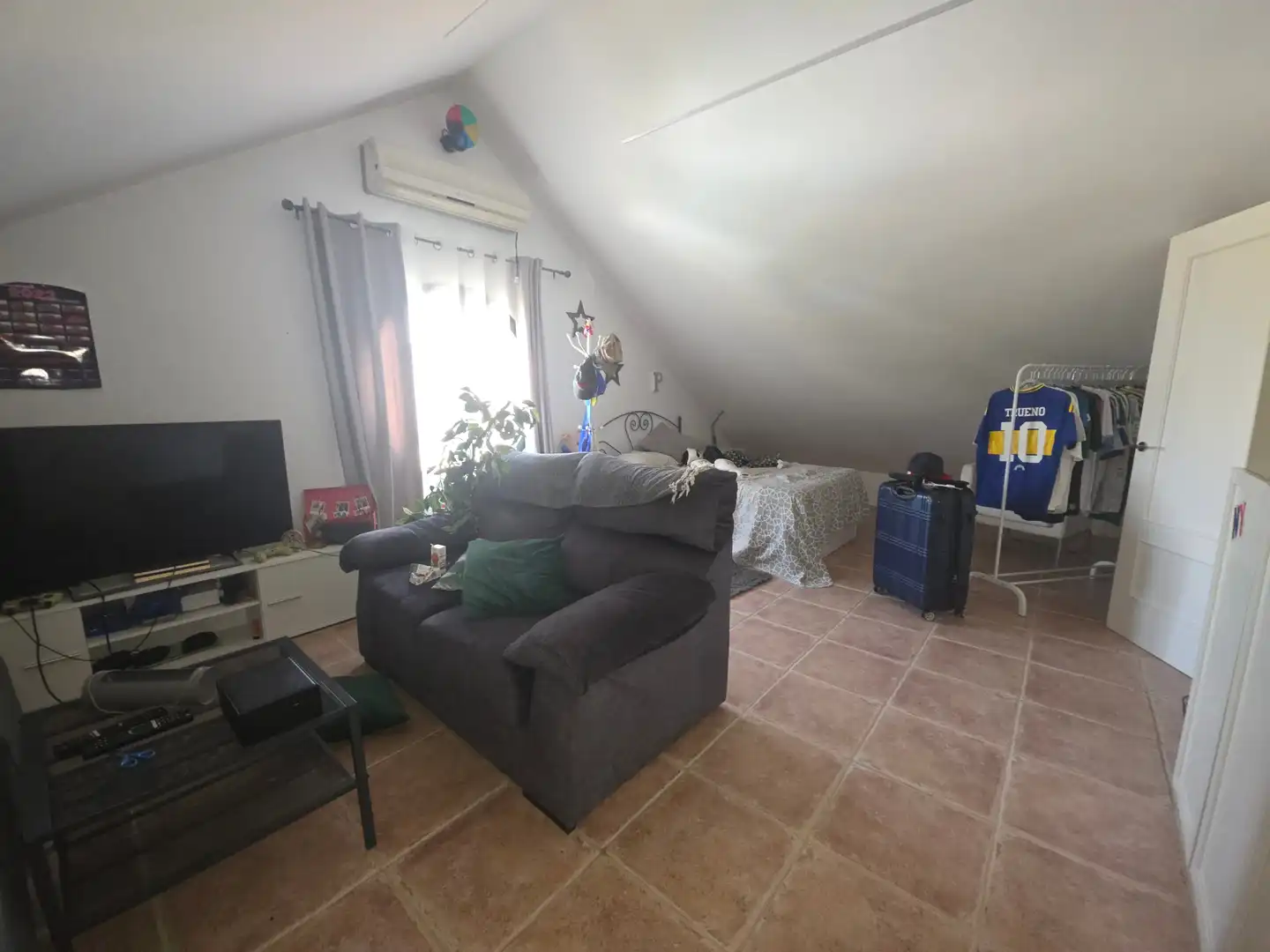Sala de estar de Casa adosada en venta en Montequinto con Aire acondicionado, Calefacción y Jardín privado