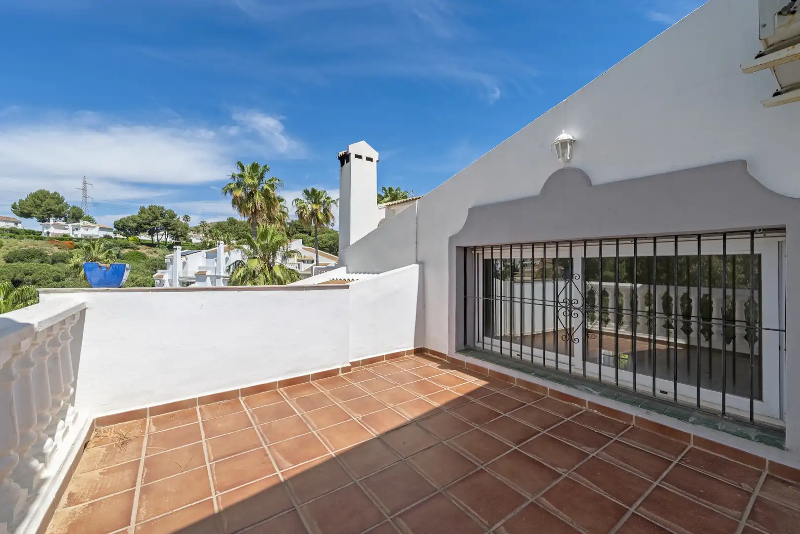 Vista exterior de Casa adosada en venta en Mijas con Aire acondicionado, Jardín privado y Terraza