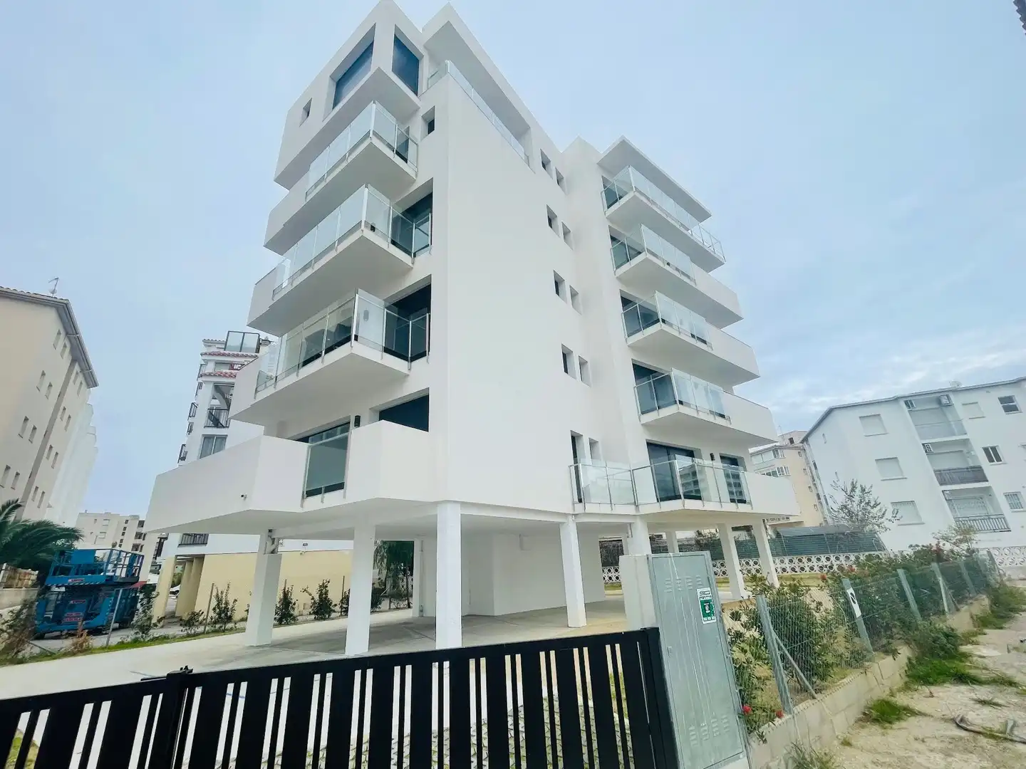 Außenansicht von Maisonette zum Verkauf in Roses mit Klimaanlage, Heizung und Terrasse
