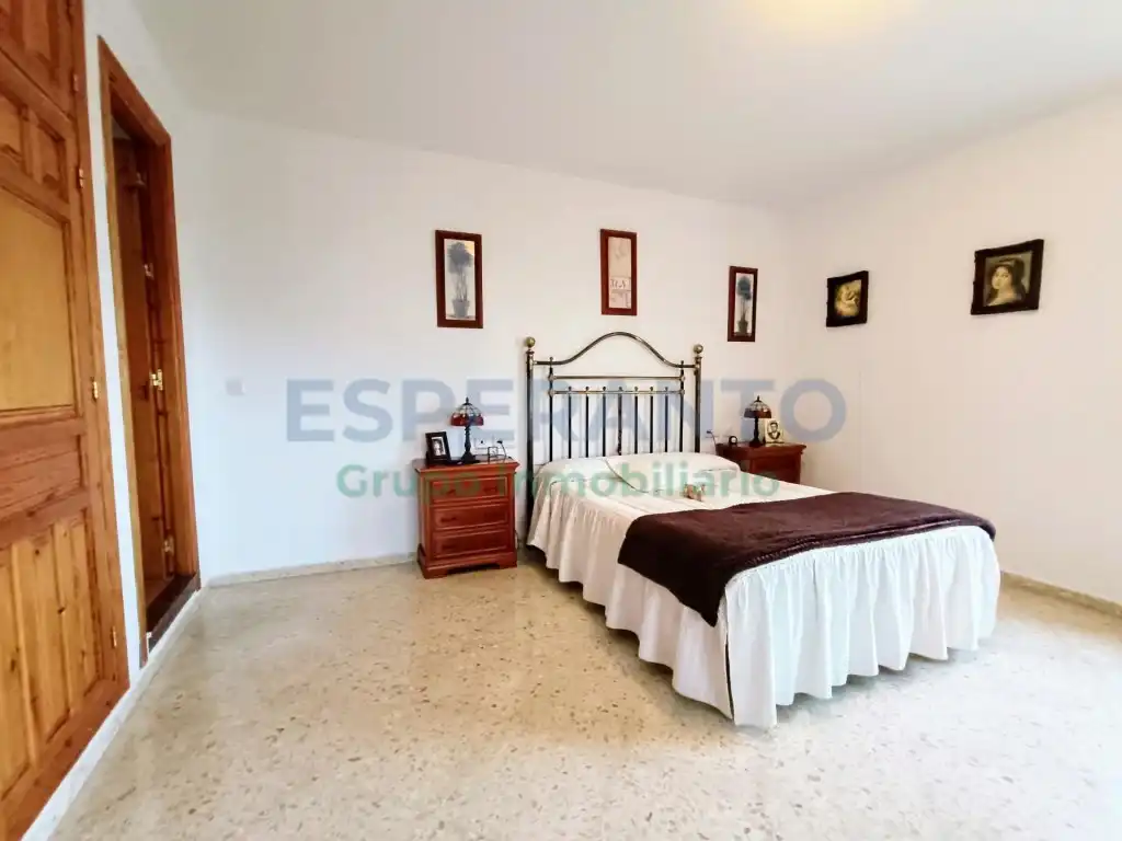 Dormitori de Finca rústica en venda en Vélez-Málaga amb Aire condicionat, Jardí privat i Traster