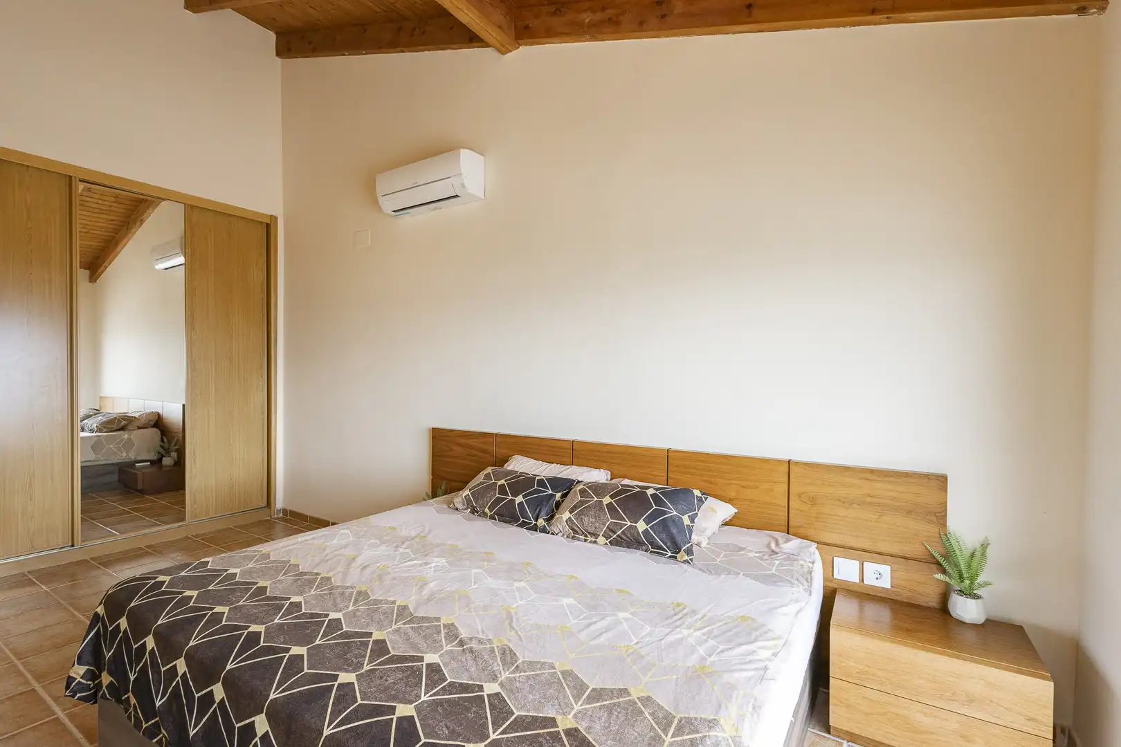 Schlafzimmer von Haus oder Chalet zur Miete in Sitges mit Klimaanlage, Heizung und Privatgarten
