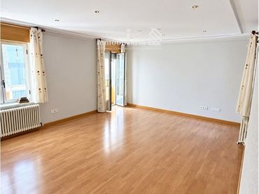 Piso con balcón en venta en Garrido
