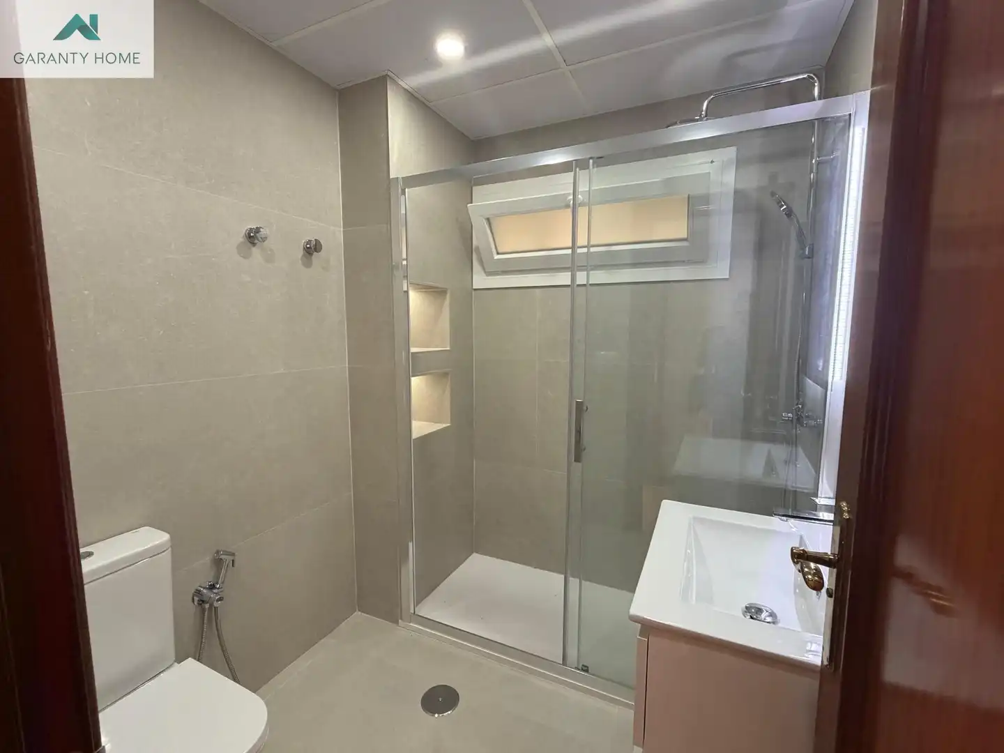 Baño de Planta baja de alquiler en Málaga con Aire acondicionado, Jardín privado y Terraza