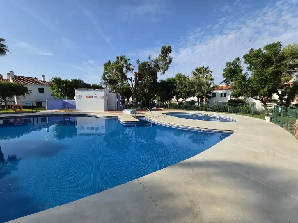 Adosado con piscina en venta en Caleta de Vélez, imagen 2