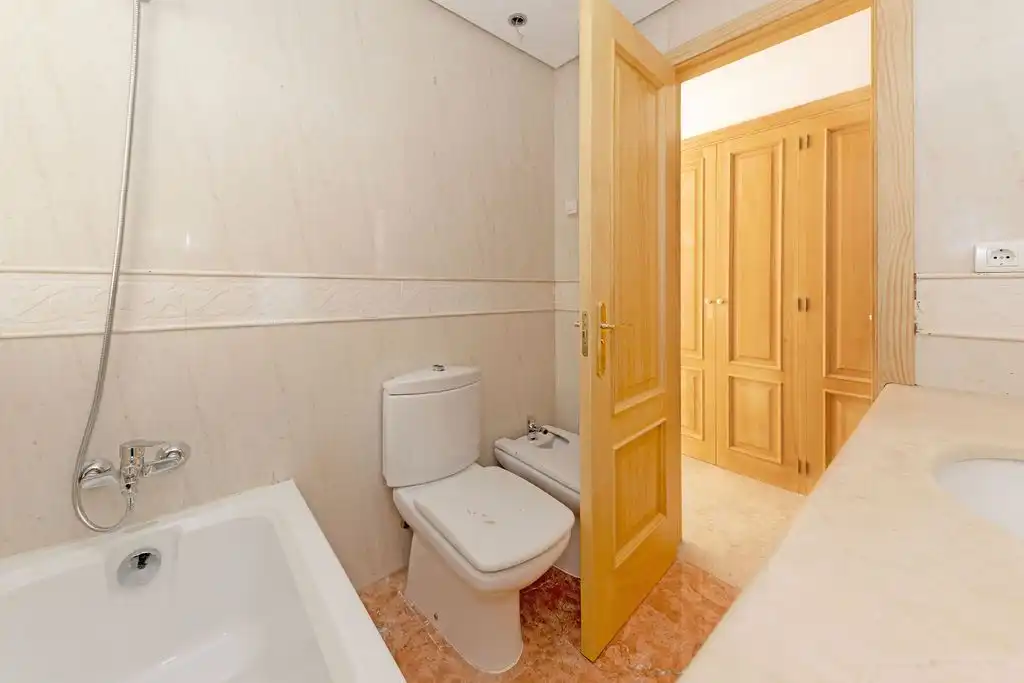 Baño de Casa o chalet en venta en Benahavís con Aire acondicionado, Calefacción y Jardín privado
