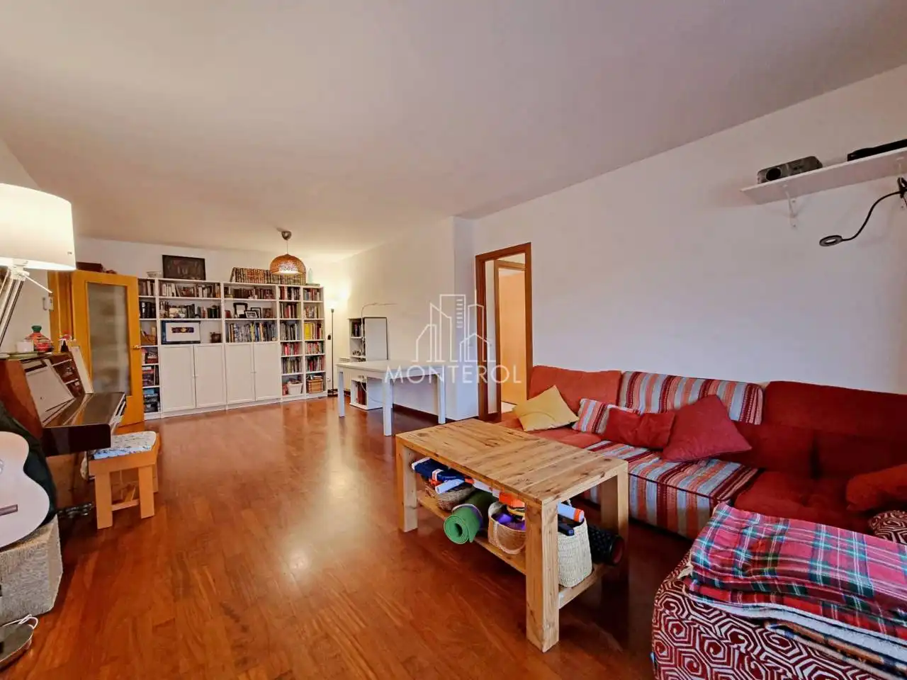 Sala de estar de Piso en venta en Cerdanyola del Vallès con Aire acondicionado, Calefacción y Parquet