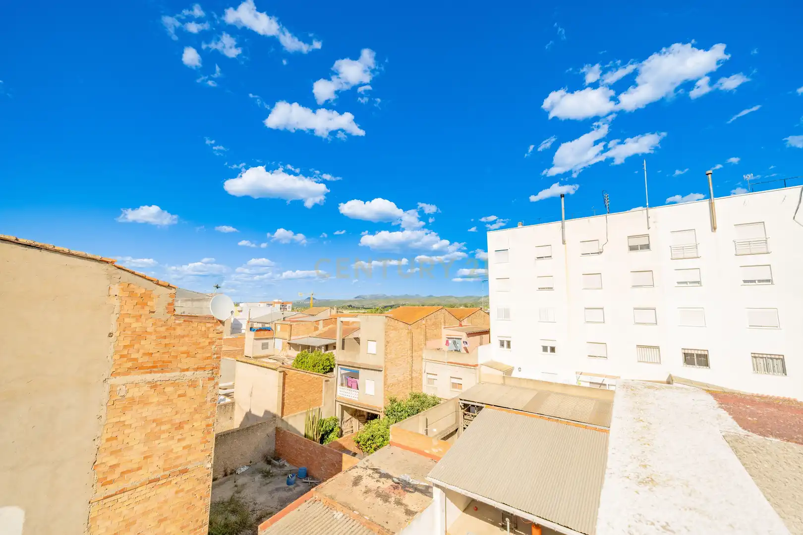 Außenansicht von Wohnungen zum Verkauf in La Pobla Llarga mit Klimaanlage, Ofen und Balkon
