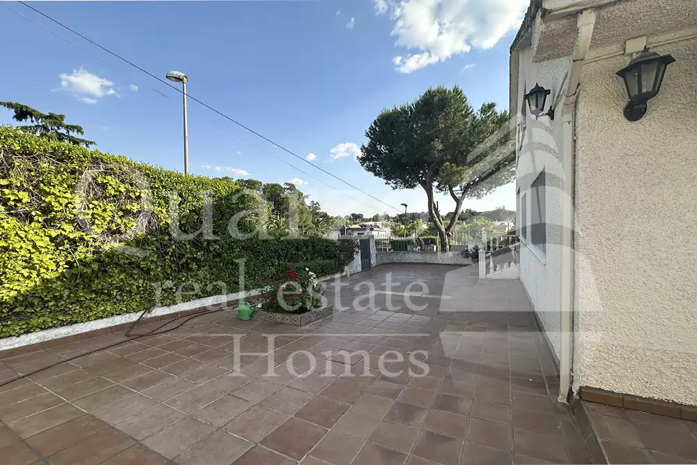 Exterior view of Houses for sale in Villaviciosa de Odón  with Air Conditioner, Heating and Private garden