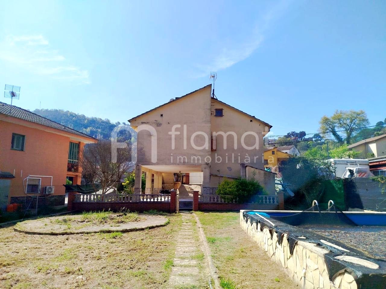 Country house zum verkauf in Massanes mit Privatgarten, Terrasse und Schwimmbad