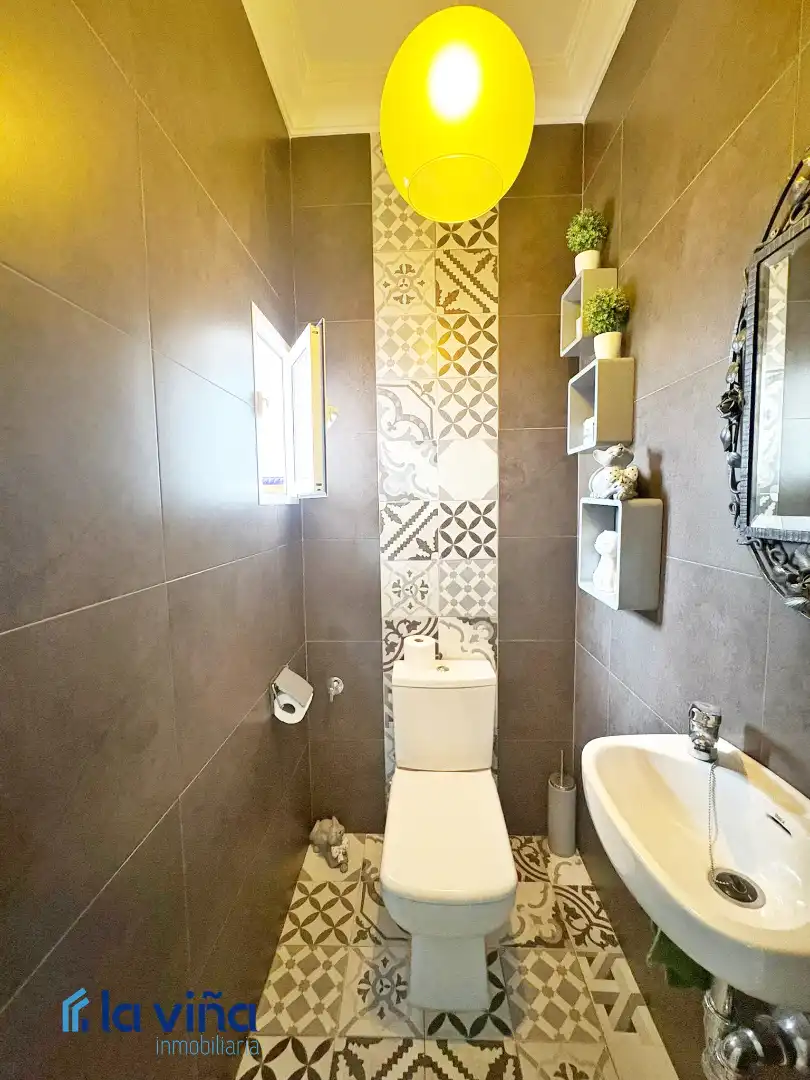 Baño de Casa o chalet en venta en Aguadulce (Sevilla) con Calefacción, Jardín privado y Terraza