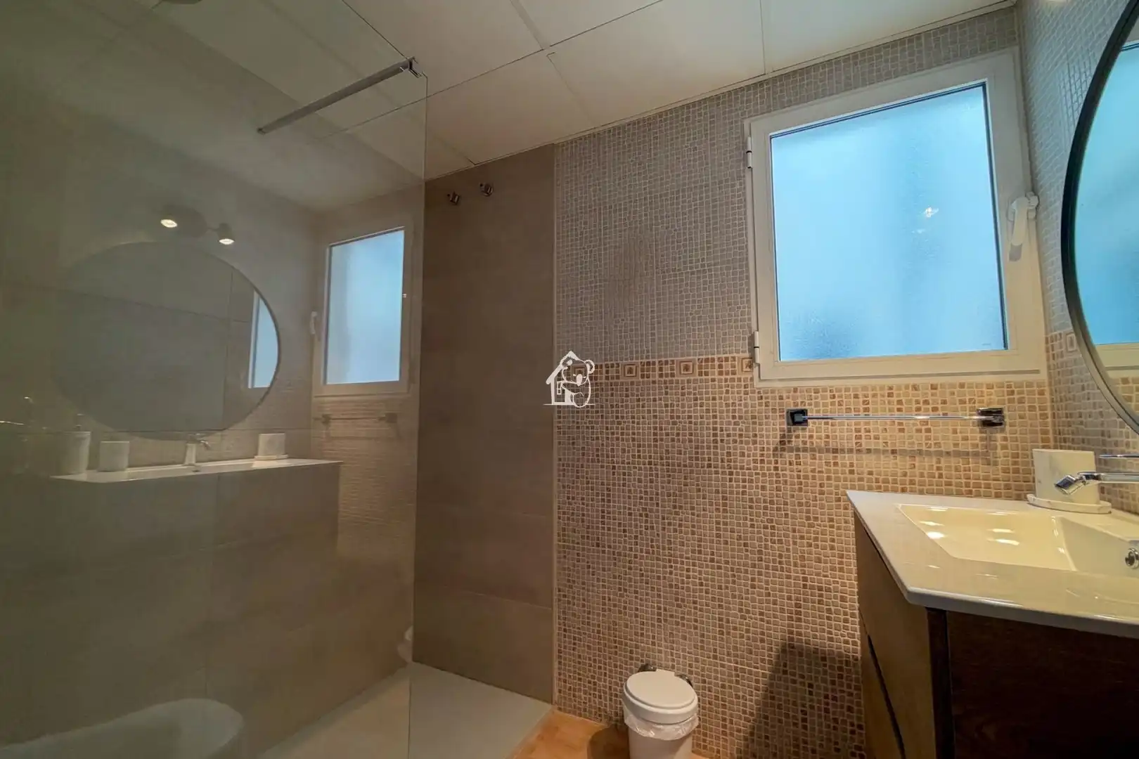Bathroom of Apartments for rent in Torrevieja  with Air Conditioner, Terrace and Furnished
