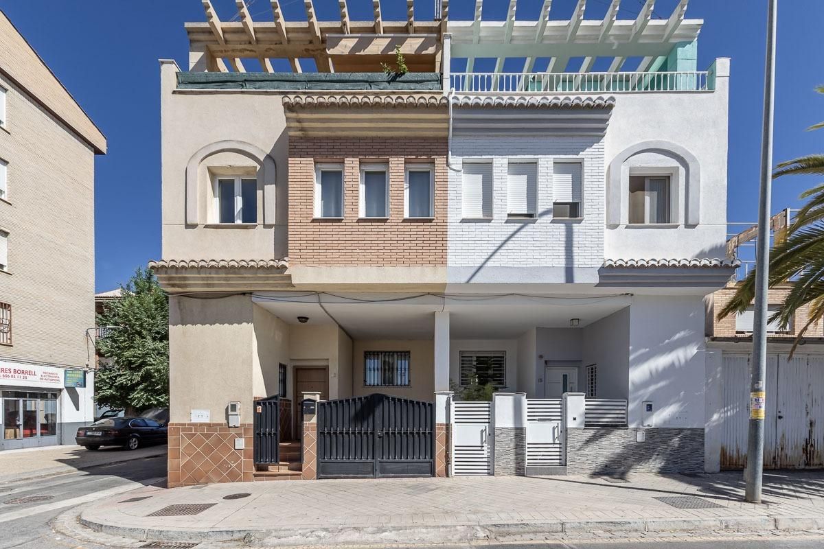 Exterior view of House or chalet for sale in  Granada Capital  with Terrace