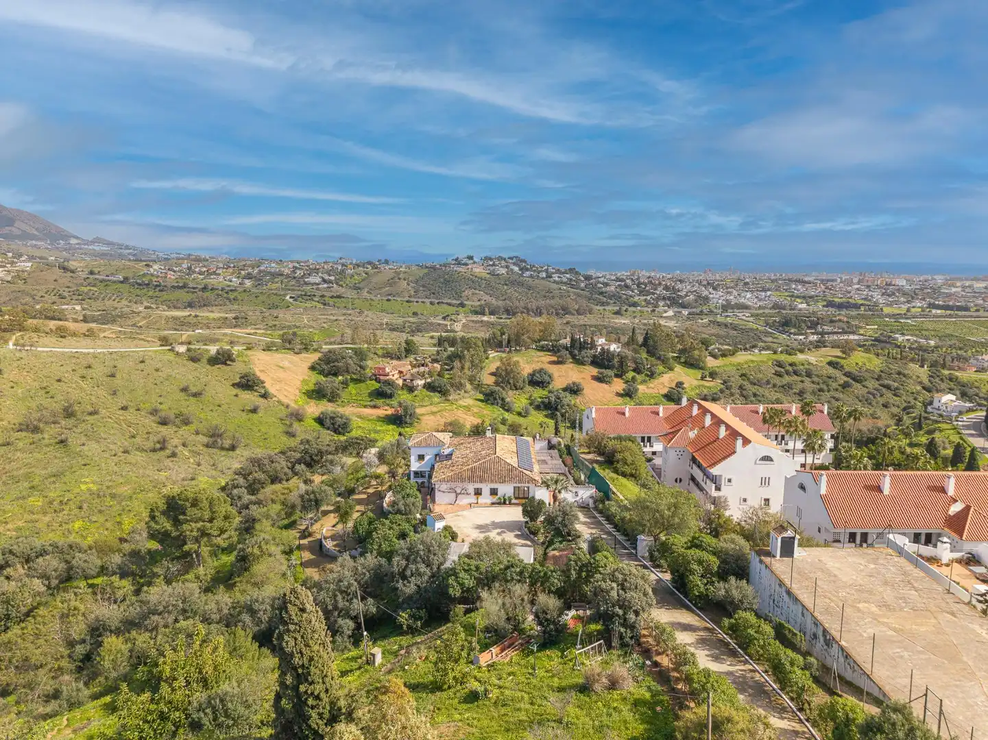 Vista exterior de Casa o xalet en venda en Mijas amb Aire condicionat, Calefacció i Jardí privat