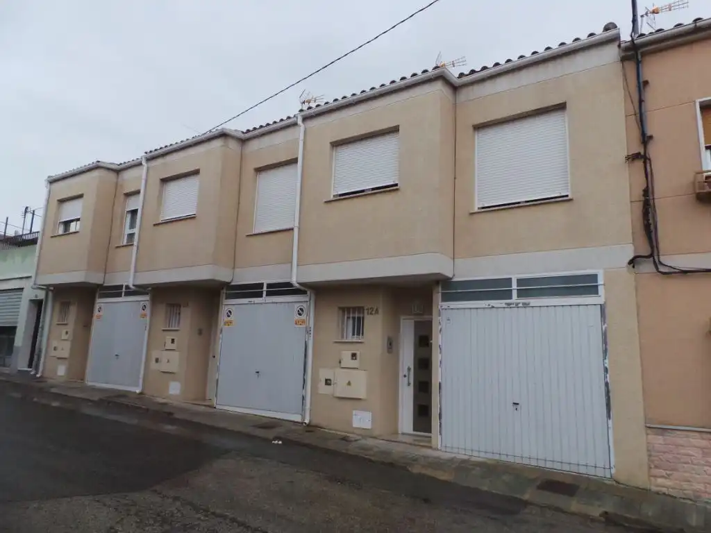 Reihenhaus zum Verkauf in Calle Donoso Cortés 12