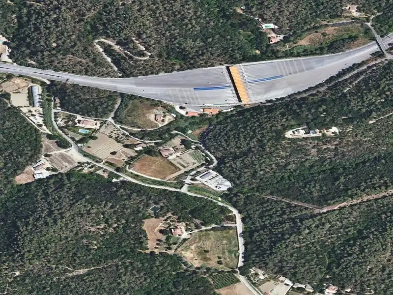 Casa aparellada en venda a calle Pirineus, imagen 5