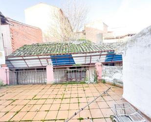 Vista exterior de Casa adosada en venda en  Toledo Capital amb Terrassa i Balcó