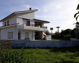 Vista exterior de Casa o xalet de lloguer en Laredo amb Terrassa