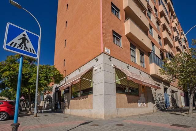 Local comercial en Venta en Avenida Deportista Isabel Fernández en Paus - Poligono San Blas