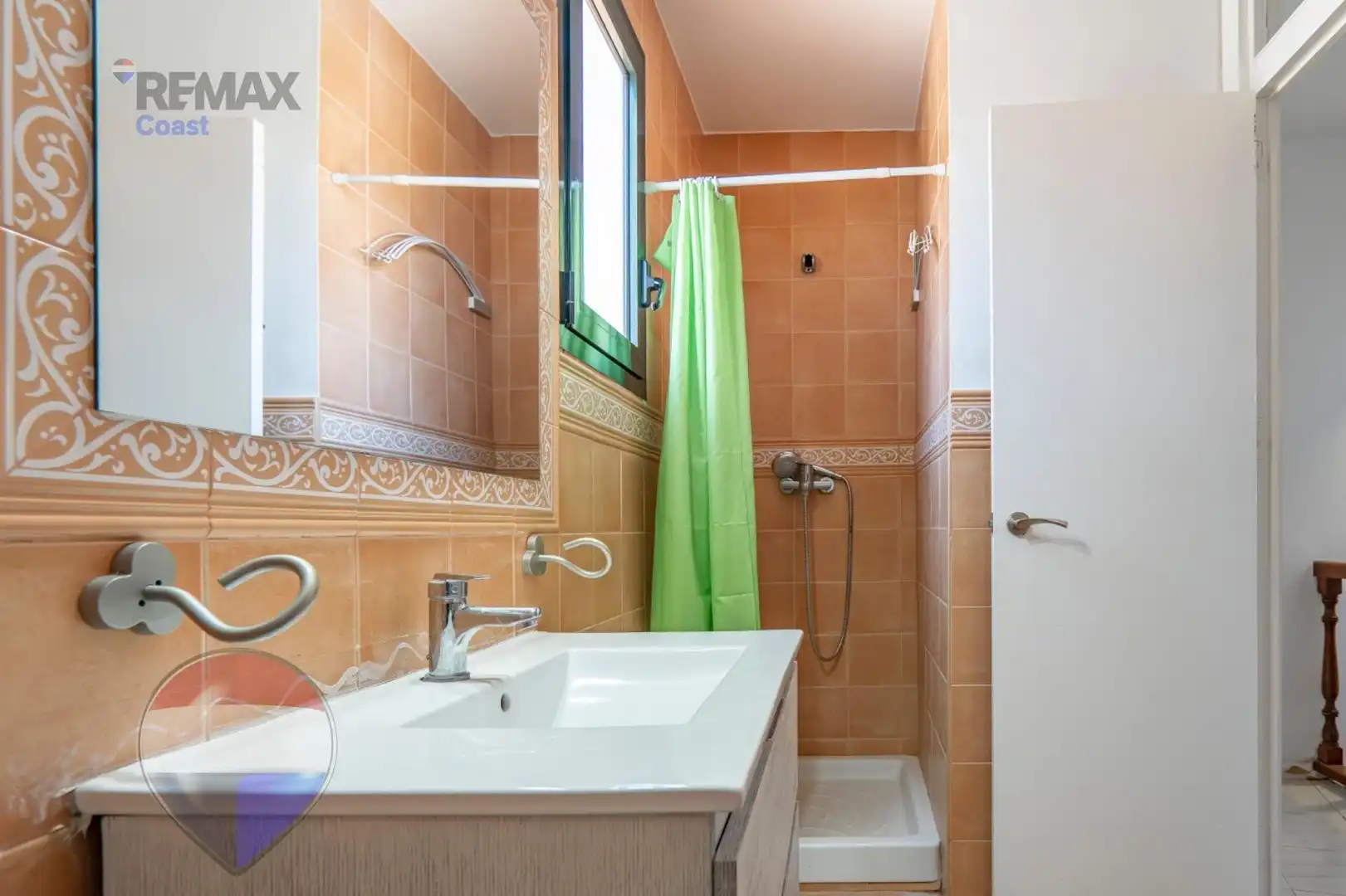 Bany de Casa o xalet en venda en Rincón de la Victoria amb Aire condicionat, Jardí privat i Piscina