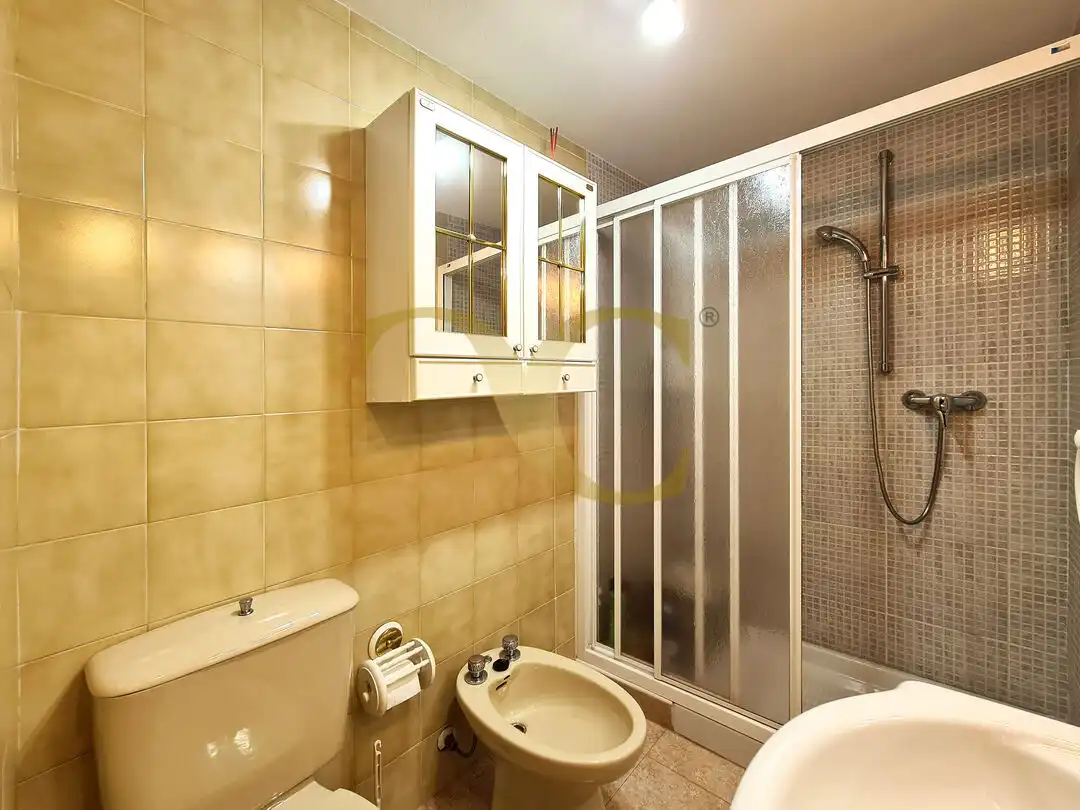 Badezimmer von Wohnung zur Miete in Gijón  mit Heizung