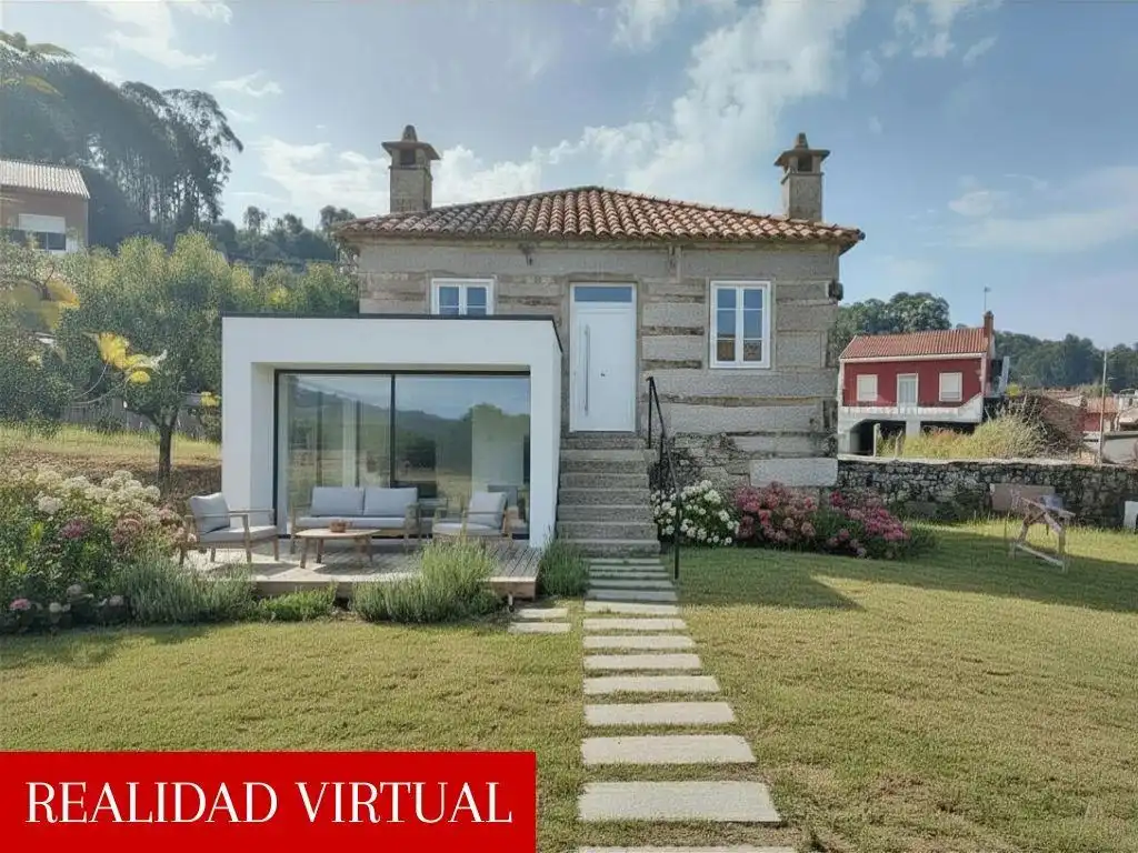 Vista exterior de Casa o xalet en venda en Vilagarcía de Arousa amb Jardí privat