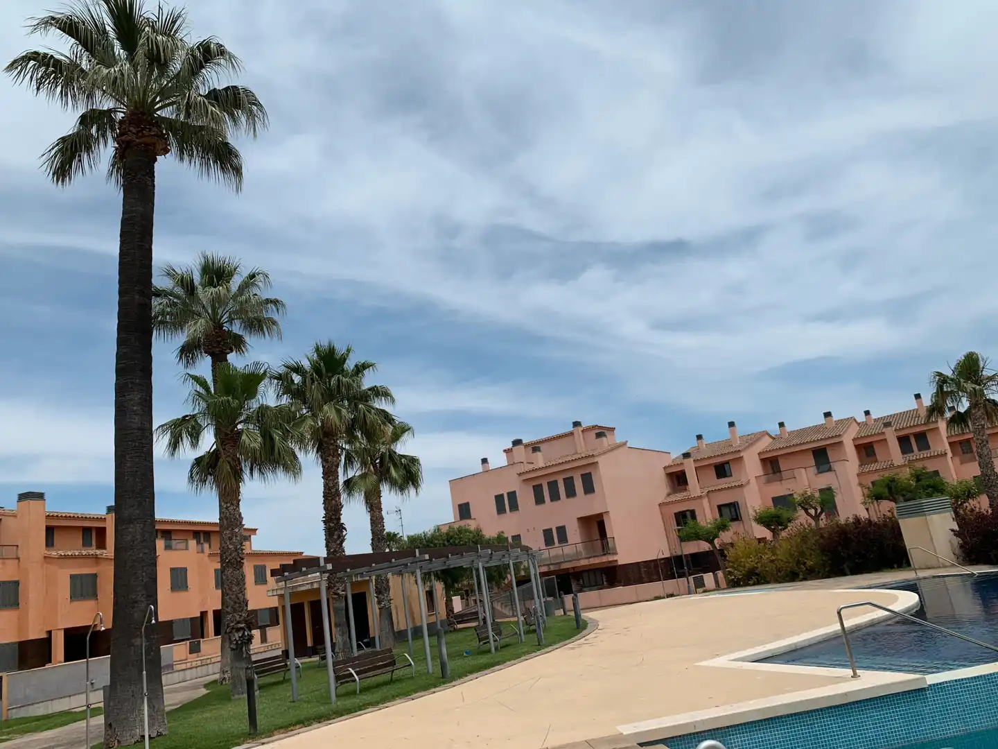 Vista exterior de Casa adosada en venta en Reus con Aire acondicionado, Calefacción y Jardín privado