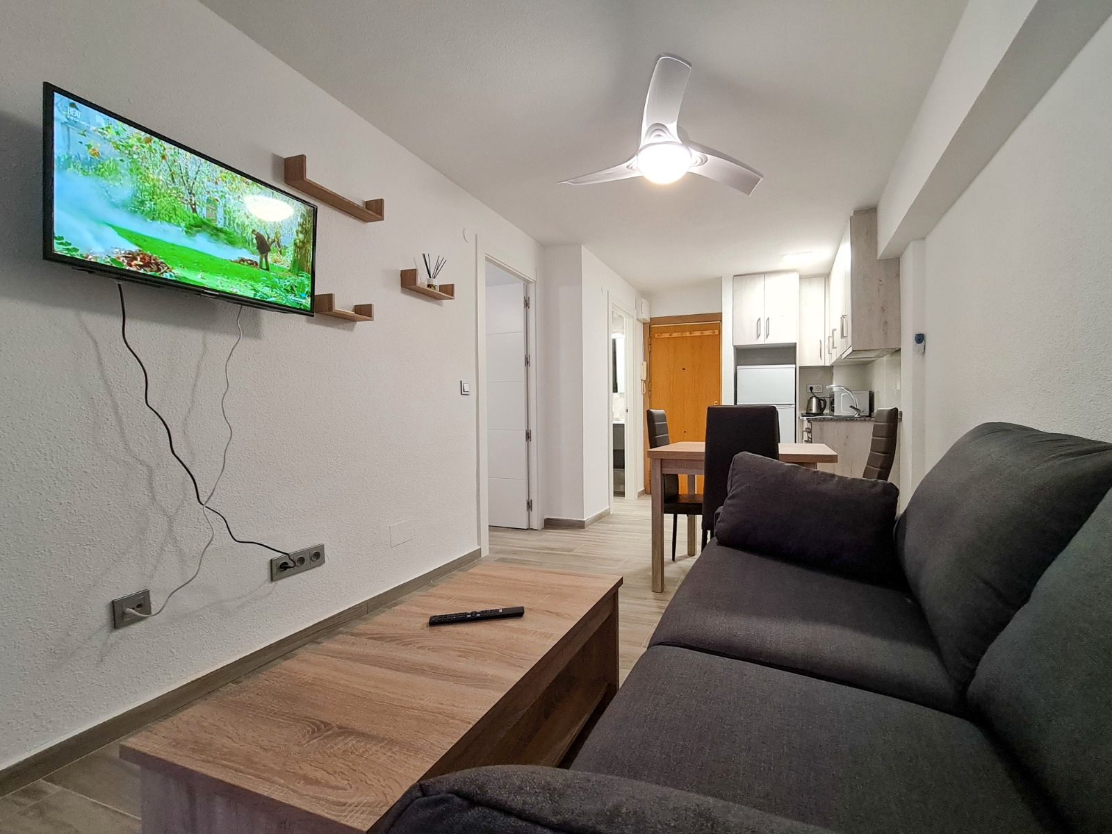 Living room of Flat for sale in Benidorm  with Air Conditioner, Furnished and TV