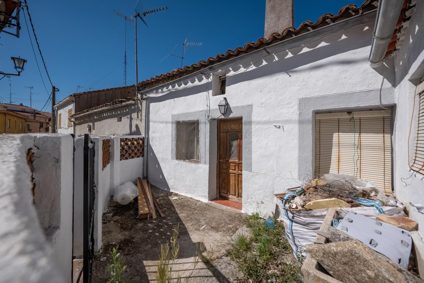 Vista exterior de Casa o xalet en venda en Muñana amb Terrassa