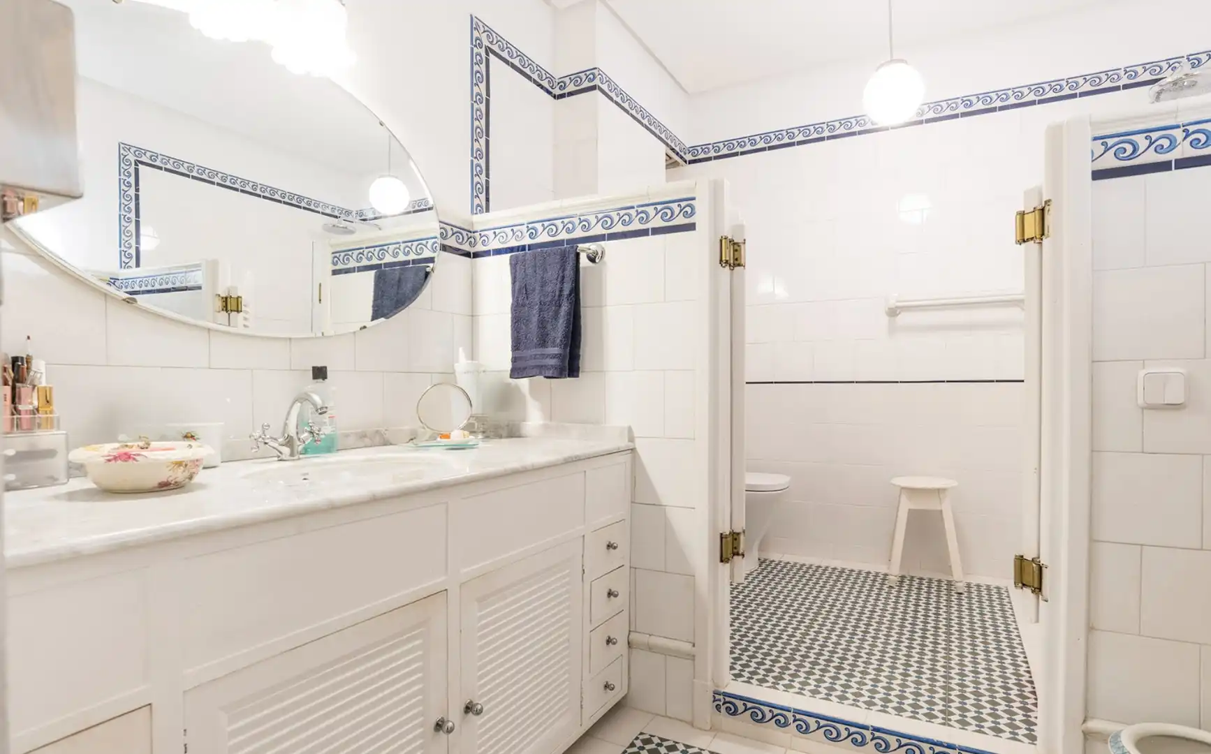 Bathroom of Flat for sale in Madrid  with Air Conditioner, Heating and Private garden