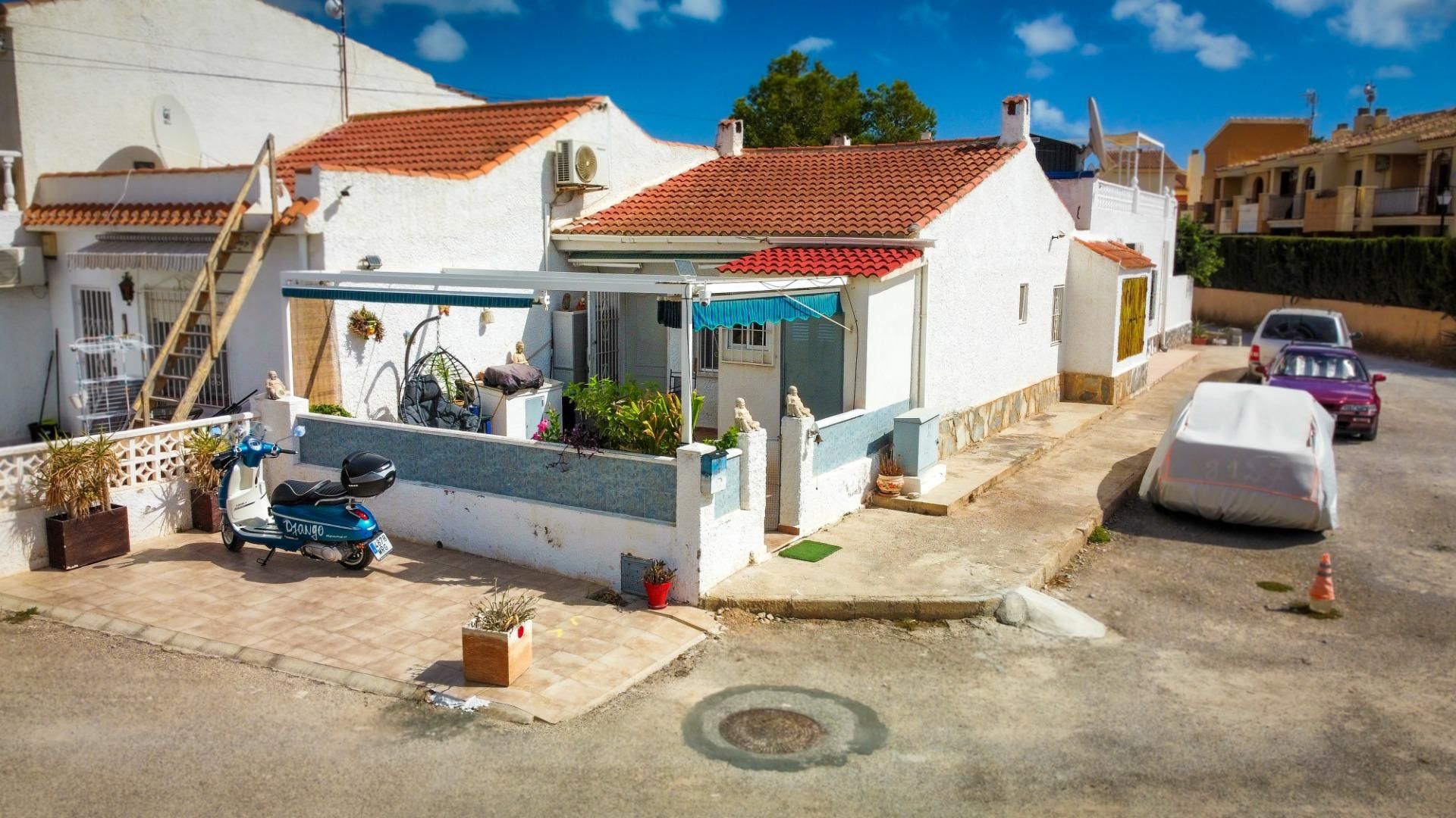 Vista exterior de Casa o xalet en venda en Torrevieja amb Aire condicionat