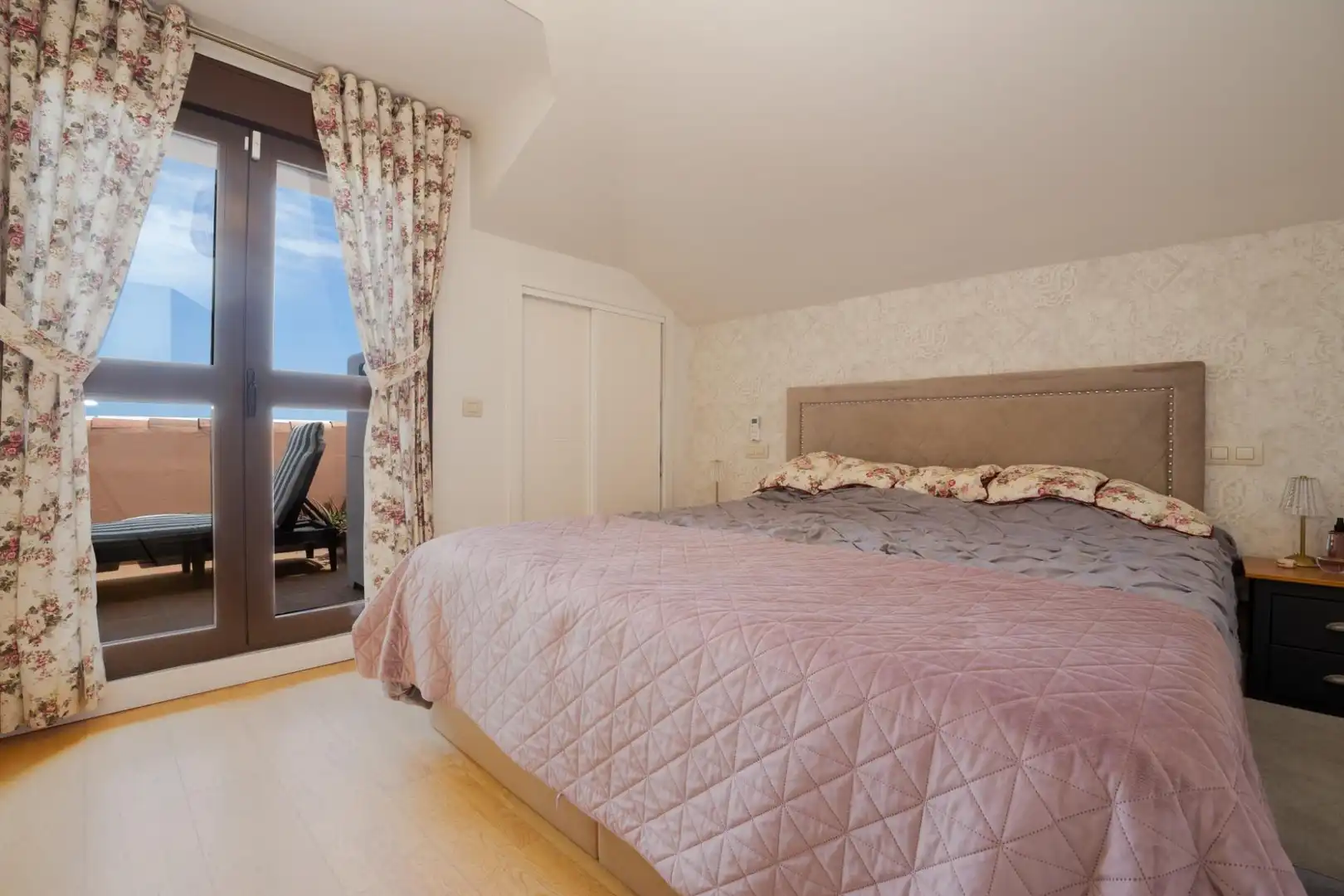 Dormitori de Casa adosada en venda en Benalmádena amb Aire condicionat, Jardí privat i Terrassa