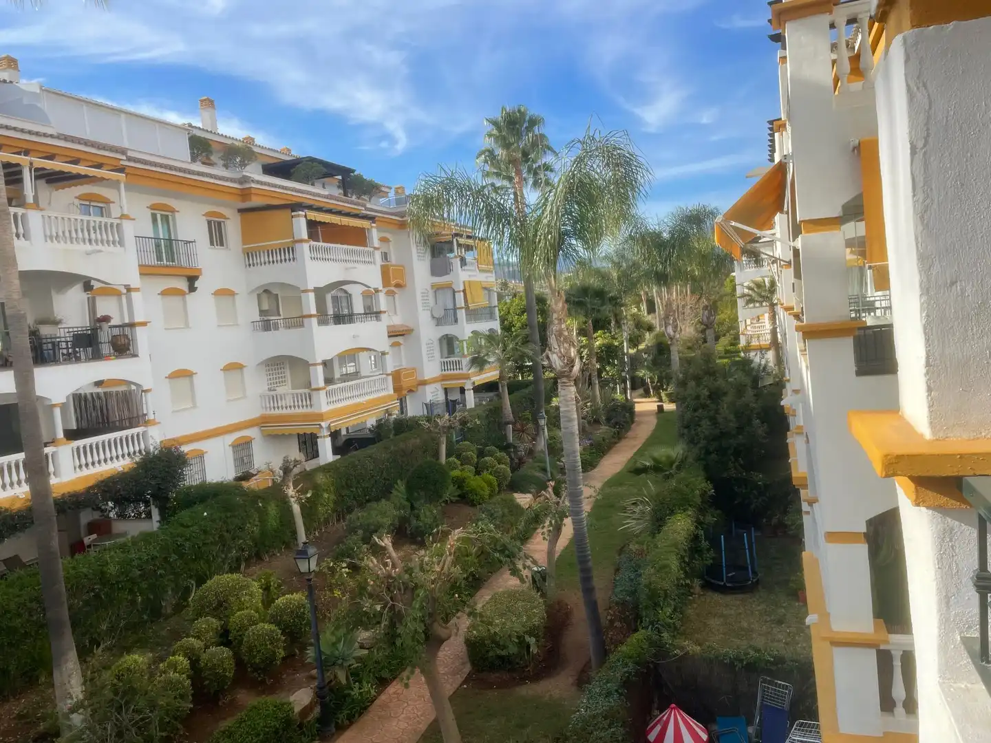 Vista exterior de Apartament de lloguer en Marbella amb Aire condicionat, Moblat i Piscina comunitària